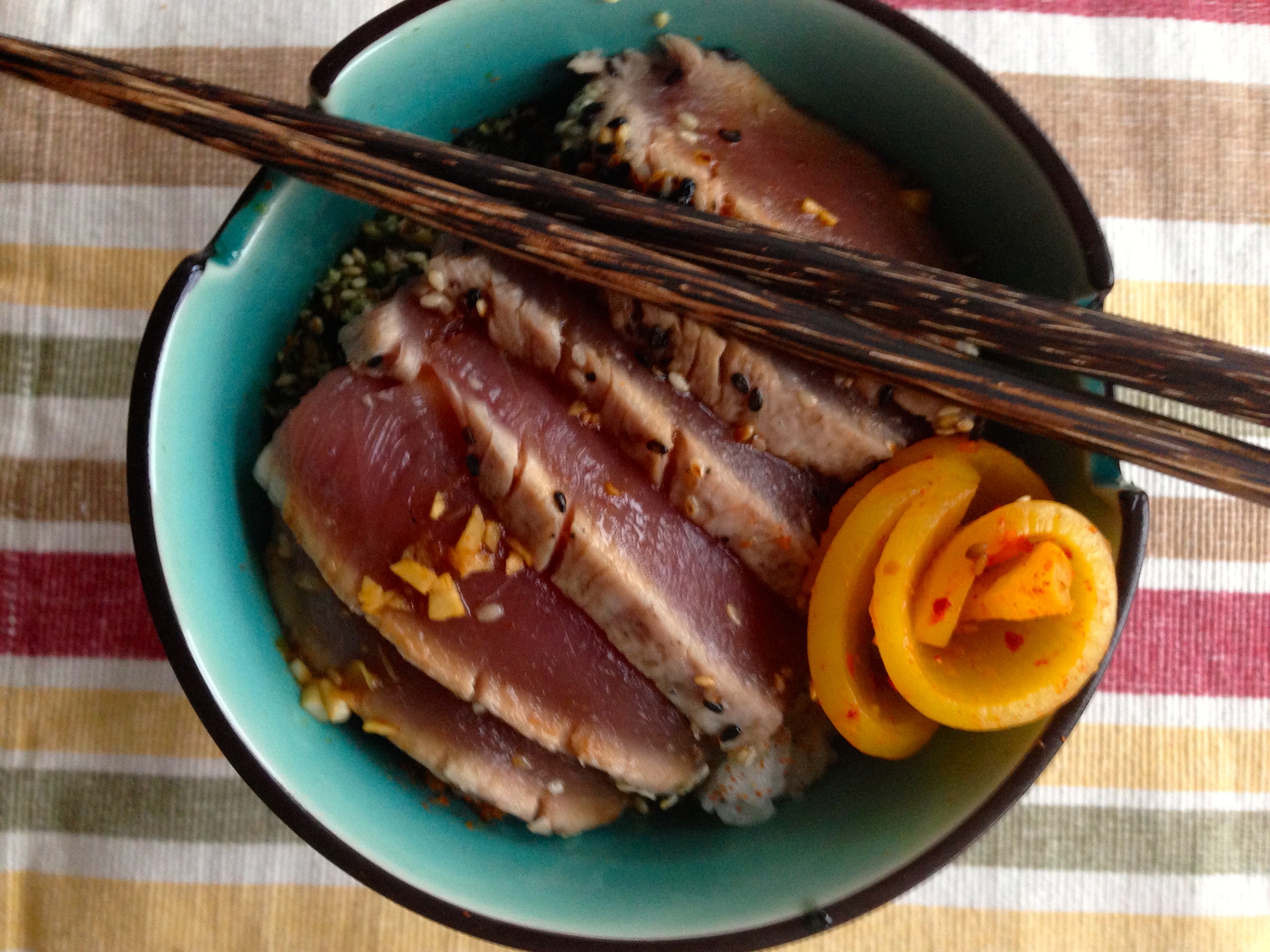 Seared tuna bowl with pickled radish